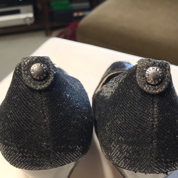 MICHAEL KORS BLACK GREATS! 💐 - Picture 5 of 7